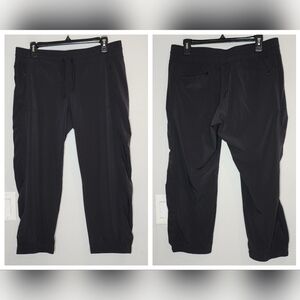 Athleta Black Pullon Featherweight crop pants. Elastic cuff. Size 10. 4 pockets